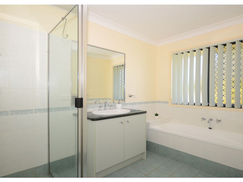 2/2 Orchid Avenue, Urangan QLD 4655