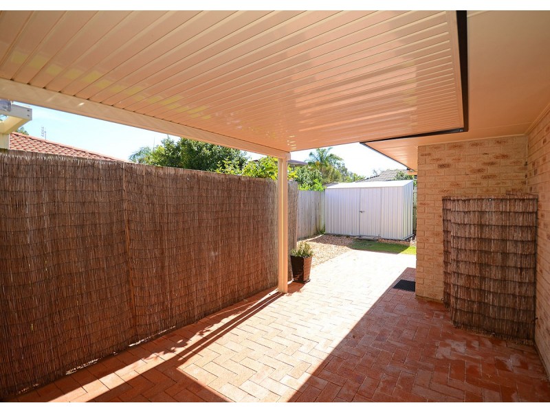 2/2 Orchid Avenue, Urangan QLD 4655