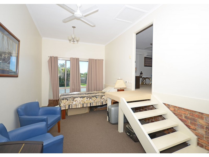150 Hammond Street, Urangan QLD 4655