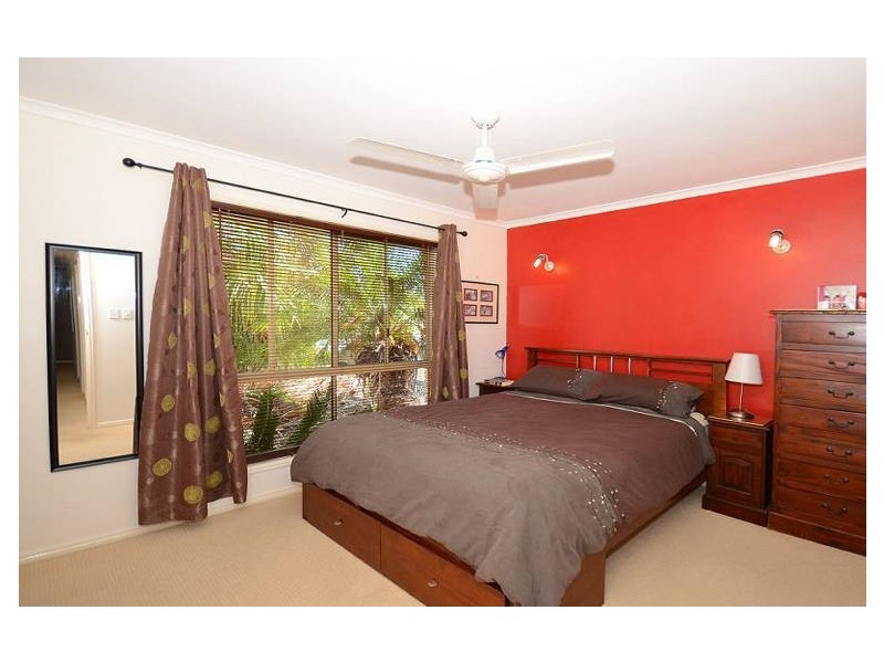 150 Hammond Street, Urangan QLD 4655