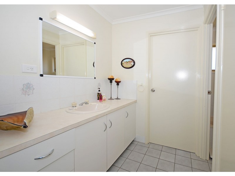 150 Hammond Street, Urangan QLD 4655