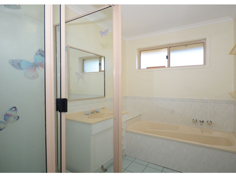 1 Glen Court, Point Vernon QLD 4655