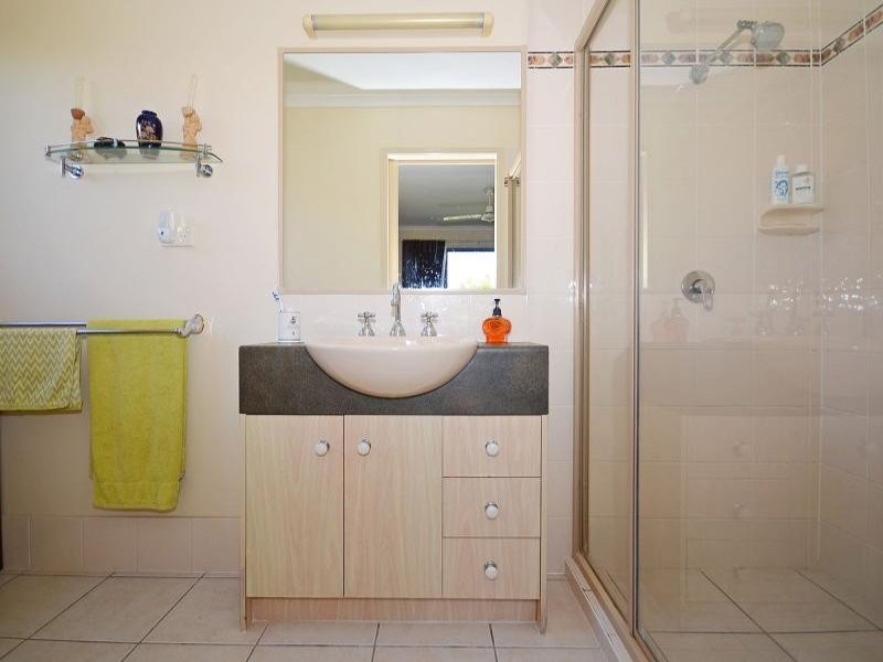 24 Hyperno Road, Point Vernon QLD 4655
