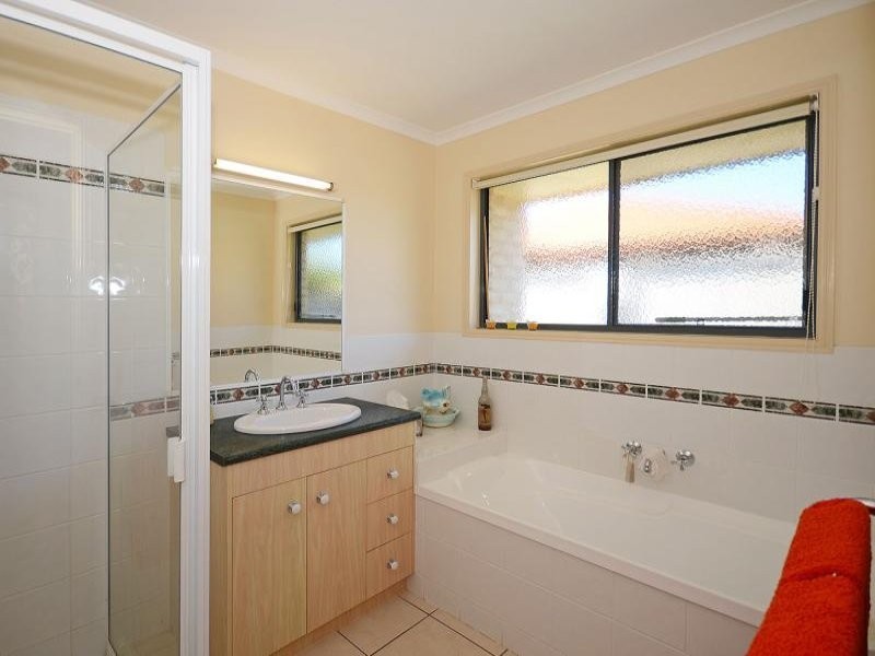 24 Hyperno Road, Point Vernon QLD 4655