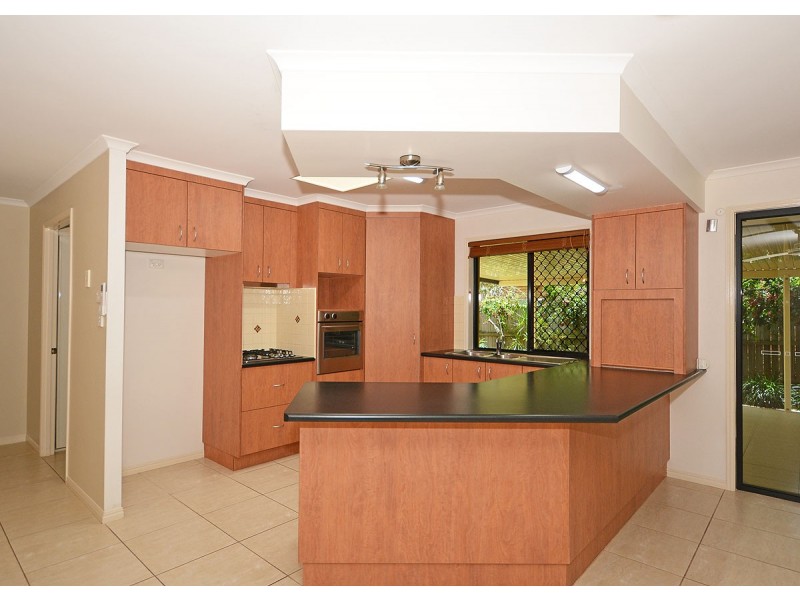46 Alexander Street, Urangan QLD 4655