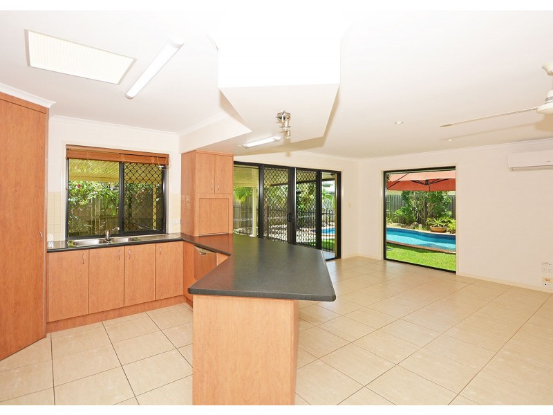 46 Alexander Street, Urangan QLD 4655