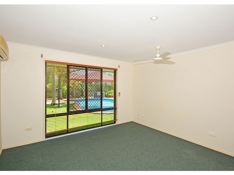 46 Alexander Street, Urangan QLD 4655