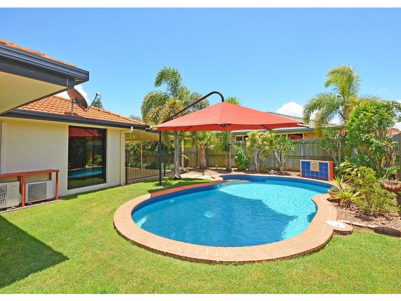 46 Alexander Street, Urangan QLD 4655