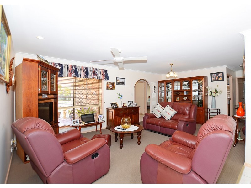 50 Bowerbird Avenue, Eli Waters QLD 4655