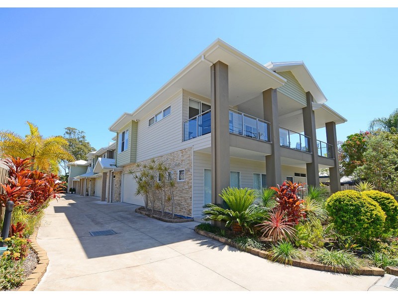 2/5 Pulgul Street, Urangan QLD 4655