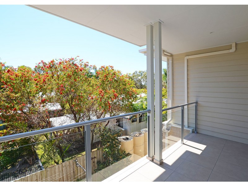 2/5 Pulgul Street, Urangan QLD 4655