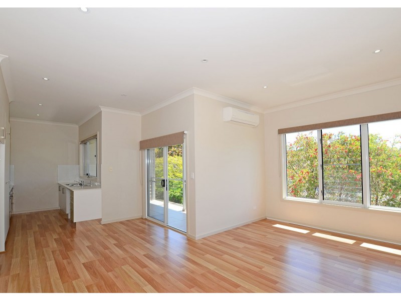 2/5 Pulgul Street, Urangan QLD 4655