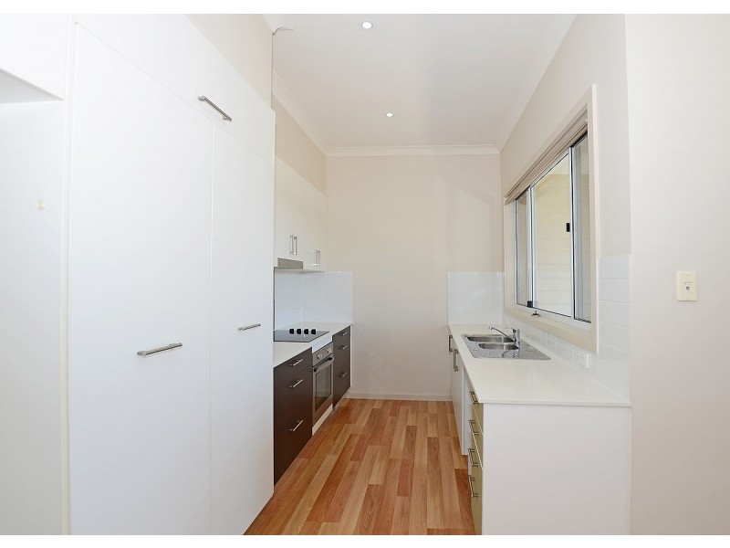 2/5 Pulgul Street, Urangan QLD 4655