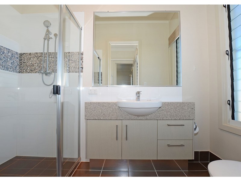 2/5 Pulgul Street, Urangan QLD 4655