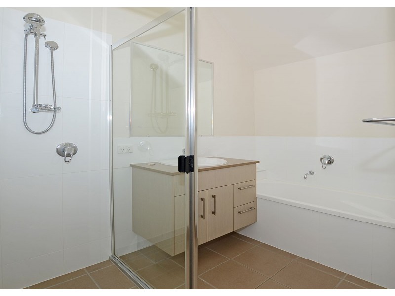 2/5 Pulgul Street, Urangan QLD 4655