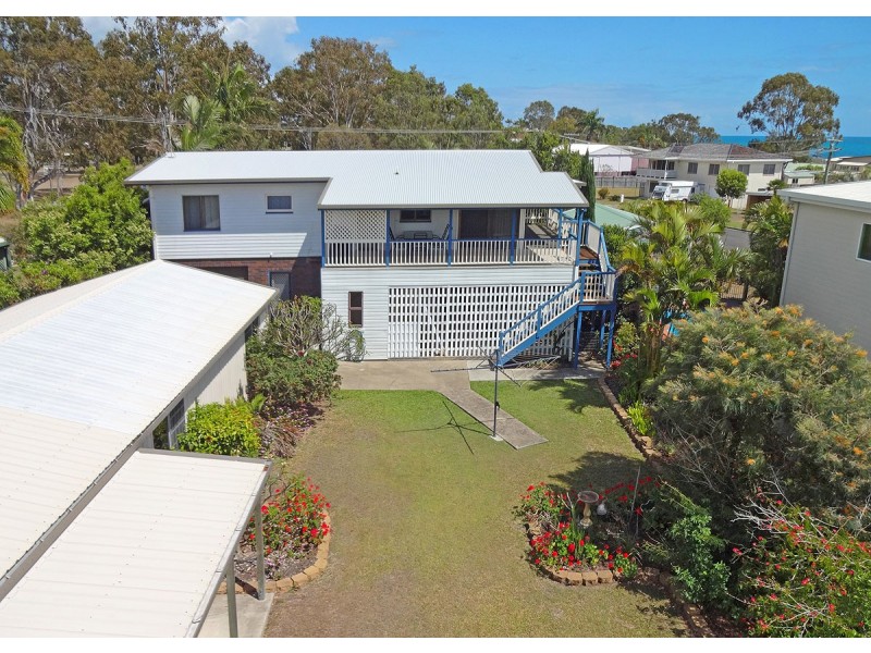 11 Bell Street, Point Vernon QLD 4655