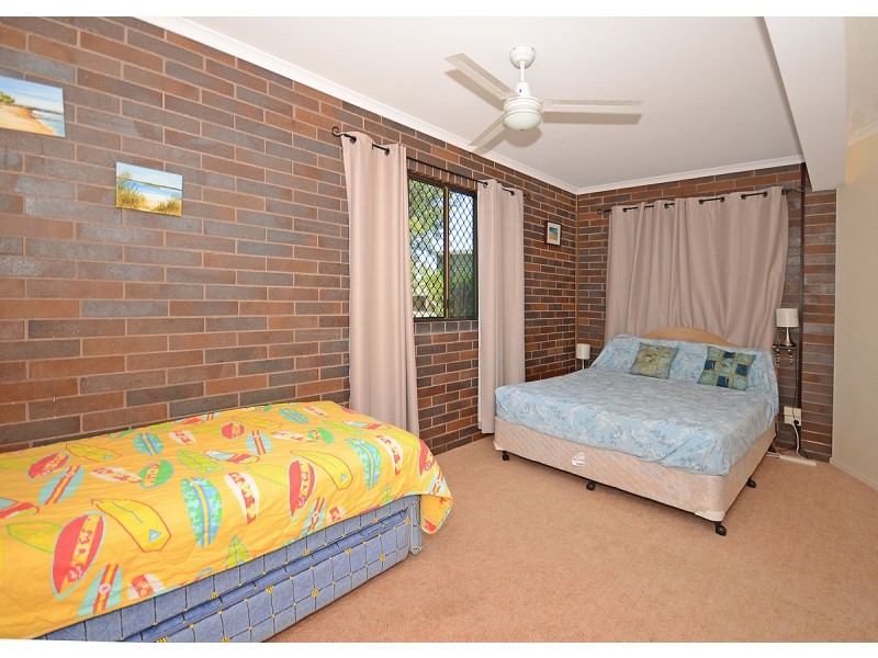 11 Bell Street, Point Vernon QLD 4655