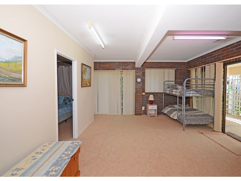 11 Bell Street, Point Vernon QLD 4655
