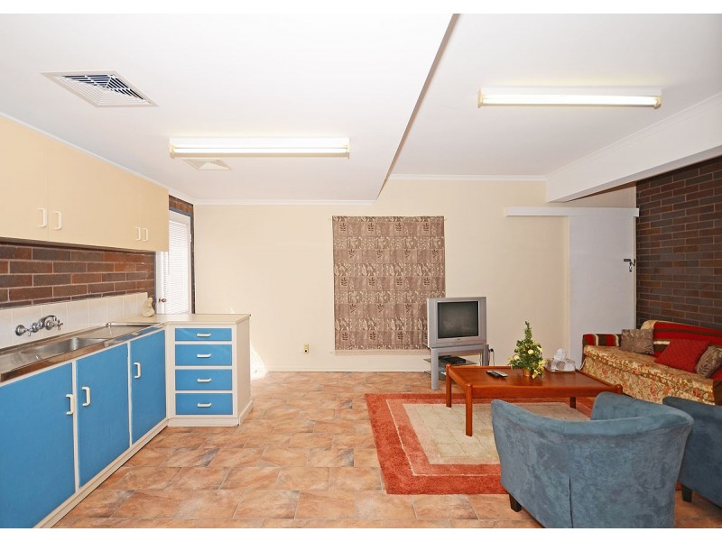 11 Bell Street, Point Vernon QLD 4655