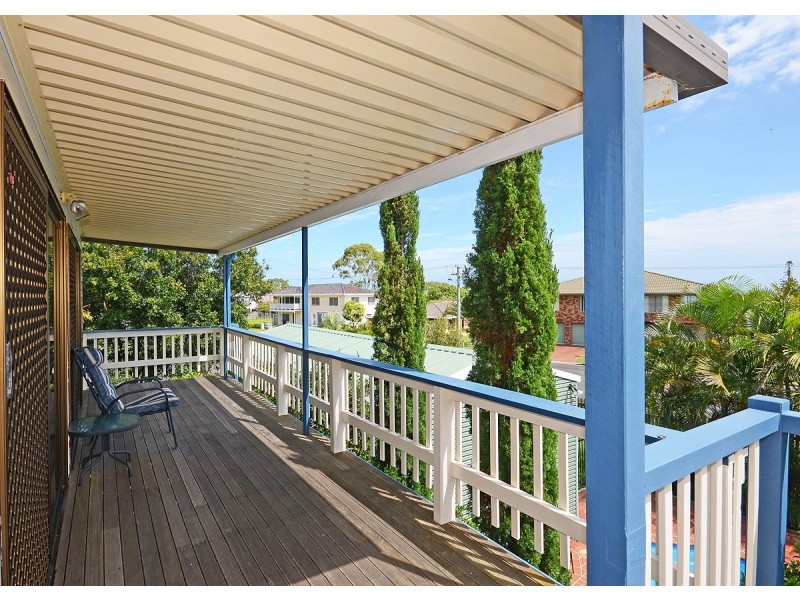 11 Bell Street, Point Vernon QLD 4655