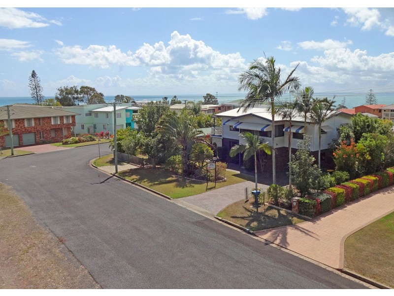 11 Bell Street, Point Vernon QLD 4655