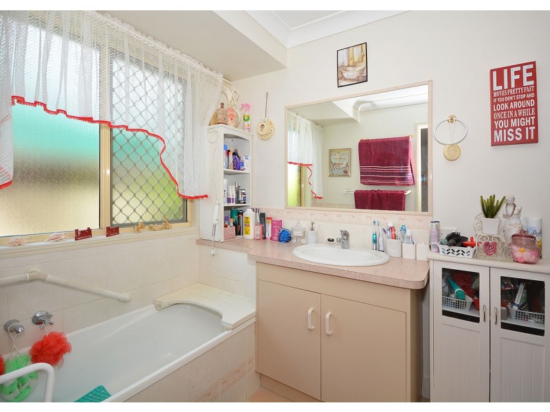 64 Anchorage Cct, Point Vernon QLD 4655