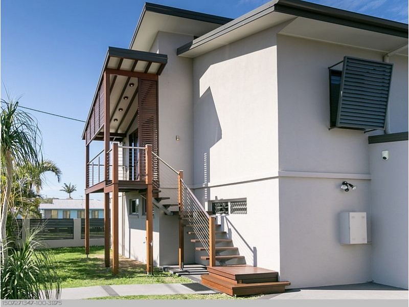 16 Pilot Street, Urangan QLD 4655