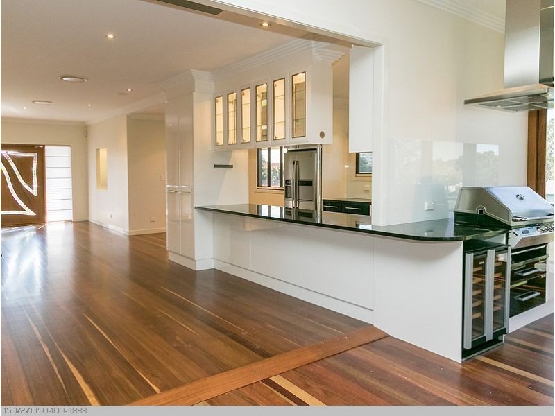 16 Pilot Street, Urangan QLD 4655