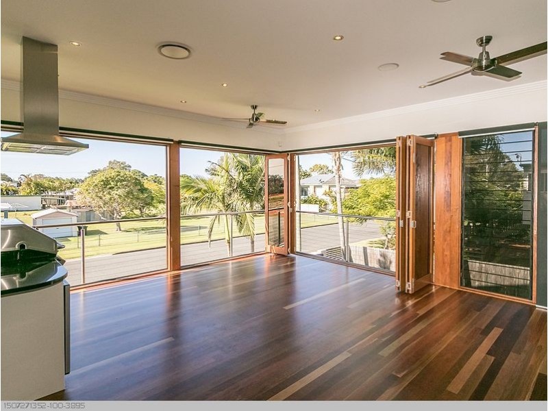 16 Pilot Street, Urangan QLD 4655