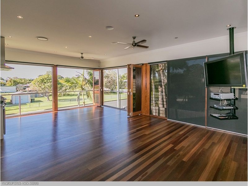 16 Pilot Street, Urangan QLD 4655