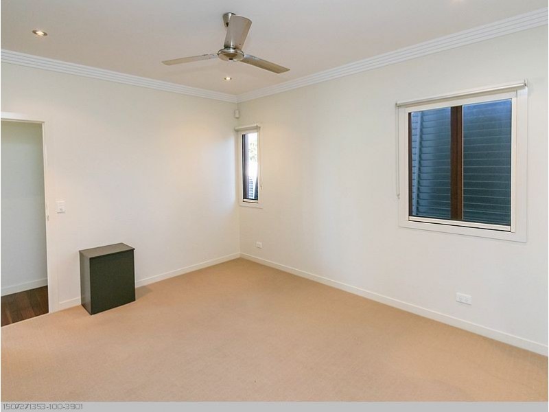 16 Pilot Street, Urangan QLD 4655