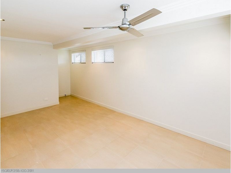 16 Pilot Street, Urangan QLD 4655
