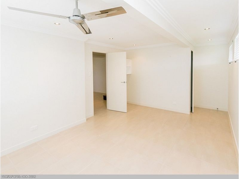 16 Pilot Street, Urangan QLD 4655