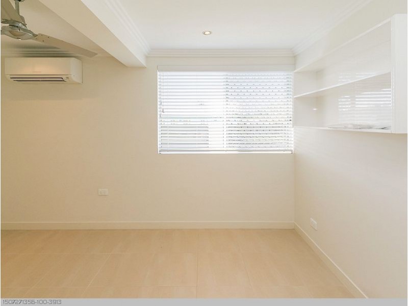 16 Pilot Street, Urangan QLD 4655