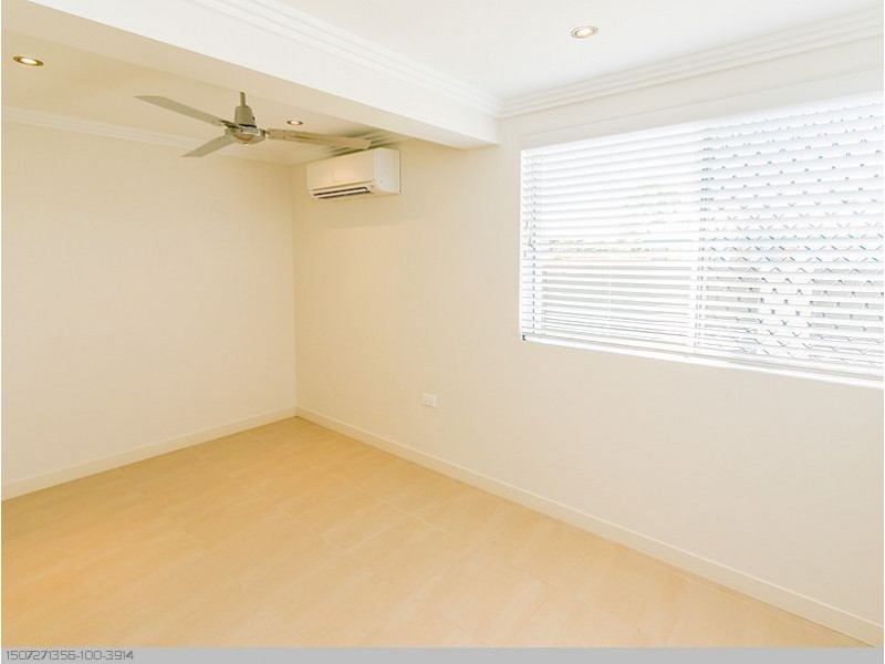 16 Pilot Street, Urangan QLD 4655