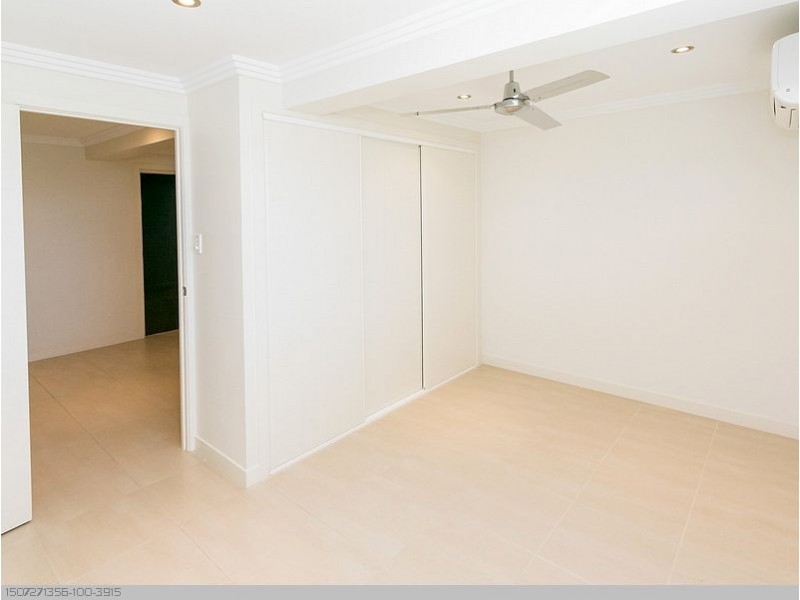 16 Pilot Street, Urangan QLD 4655