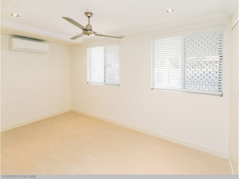 16 Pilot Street, Urangan QLD 4655