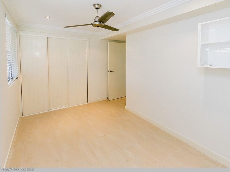 16 Pilot Street, Urangan QLD 4655
