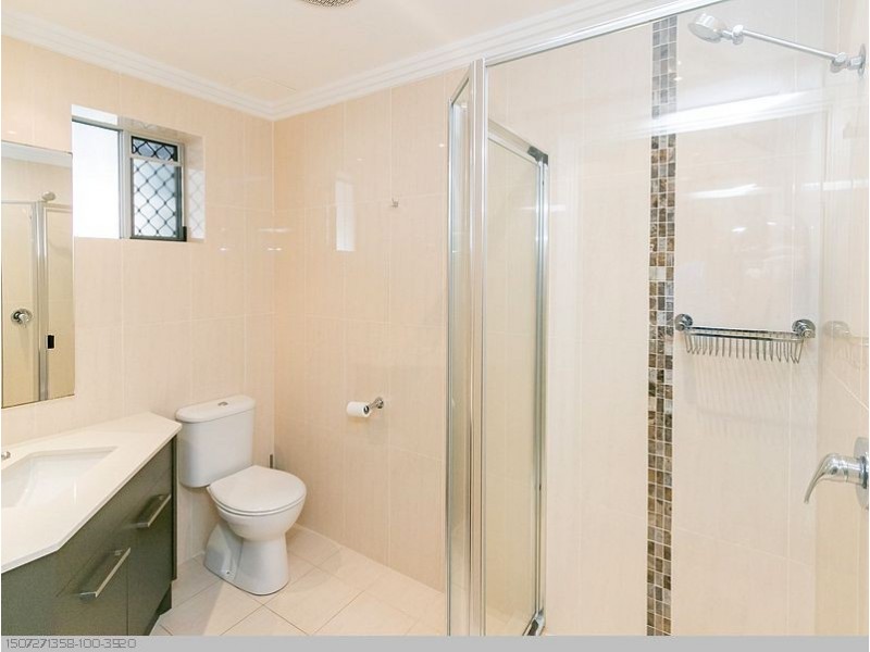 16 Pilot Street, Urangan QLD 4655