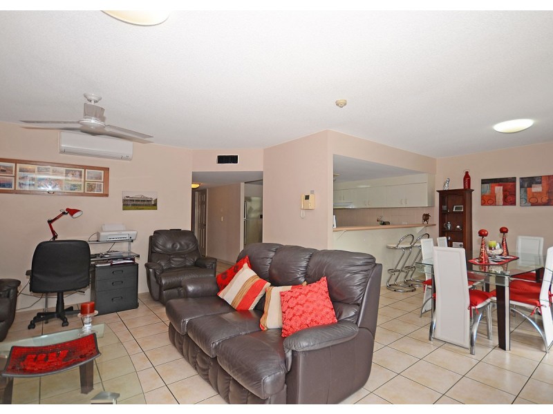 9/397 Esplanade, Torquay QLD 4655