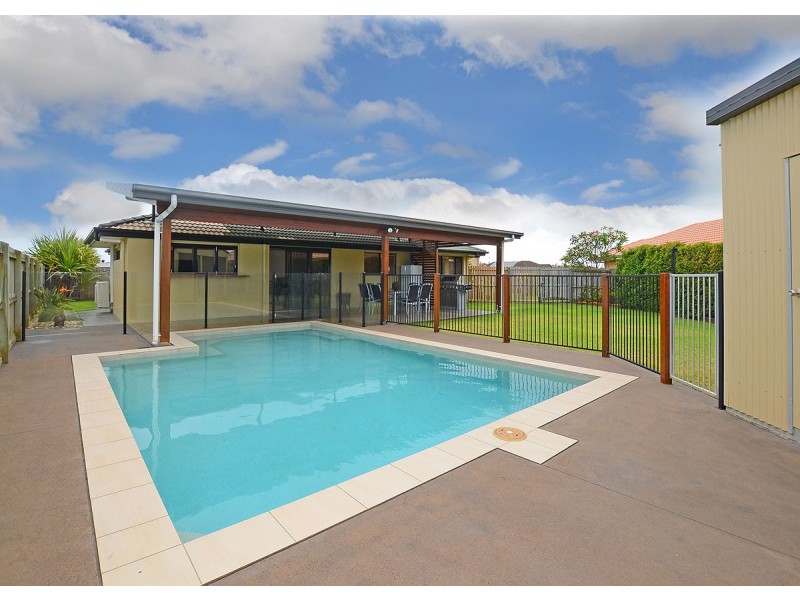 16 Surrey Court, Kawungan QLD 4655