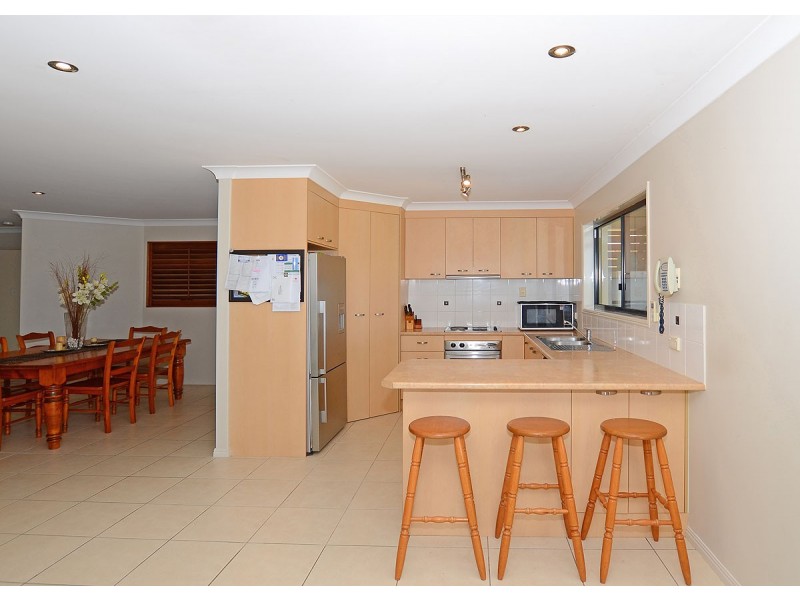 16 Surrey Court, Kawungan QLD 4655