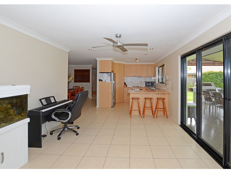 16 Surrey Court, Kawungan QLD 4655