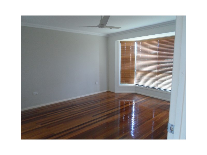 4 Heather Way, Urraween QLD 4655