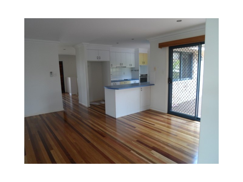 4 Heather Way, Urraween QLD 4655