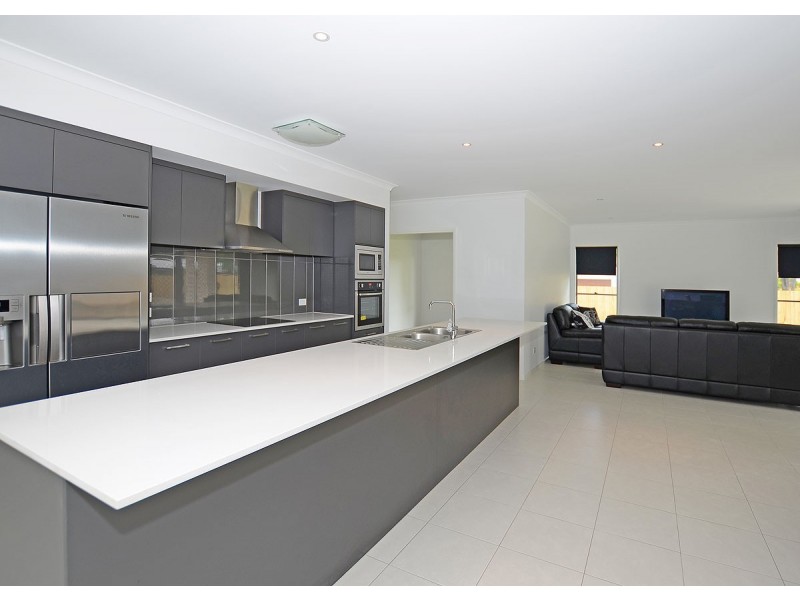 48 Hughes Road, Urangan QLD 4655