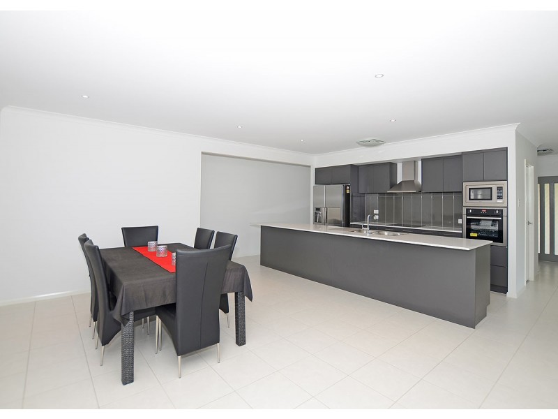 48 Hughes Road, Urangan QLD 4655