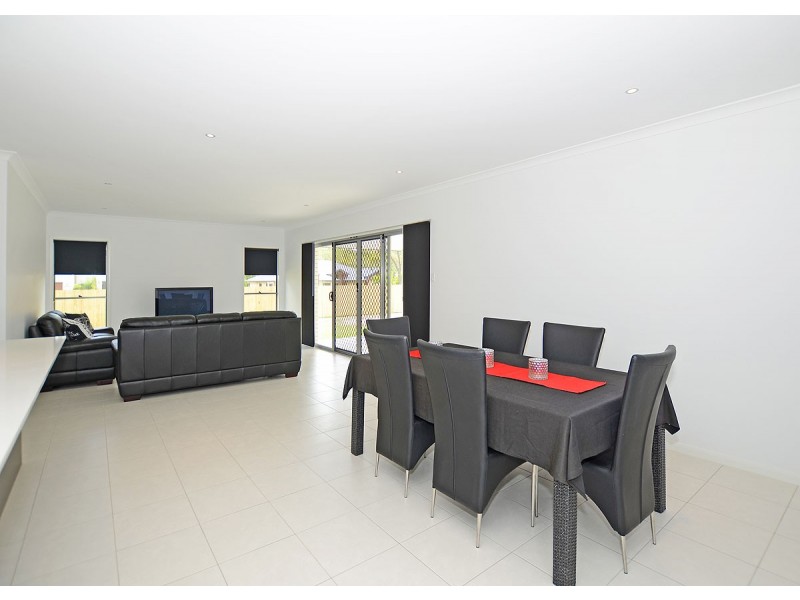 48 Hughes Road, Urangan QLD 4655