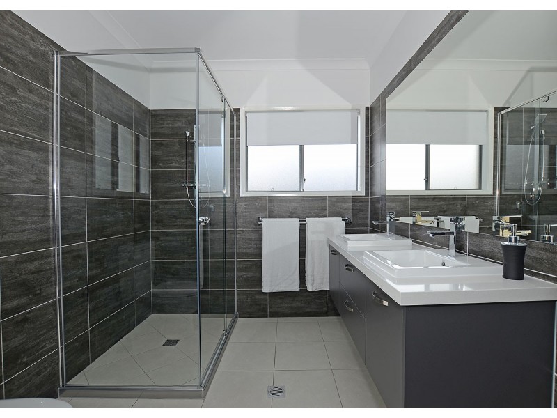 48 Hughes Road, Urangan QLD 4655