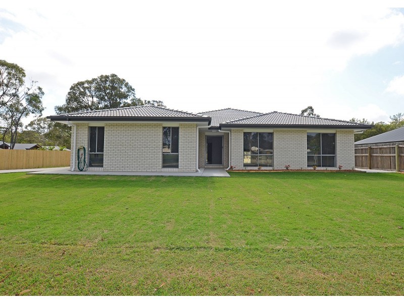 48 Hughes Road, Urangan QLD 4655